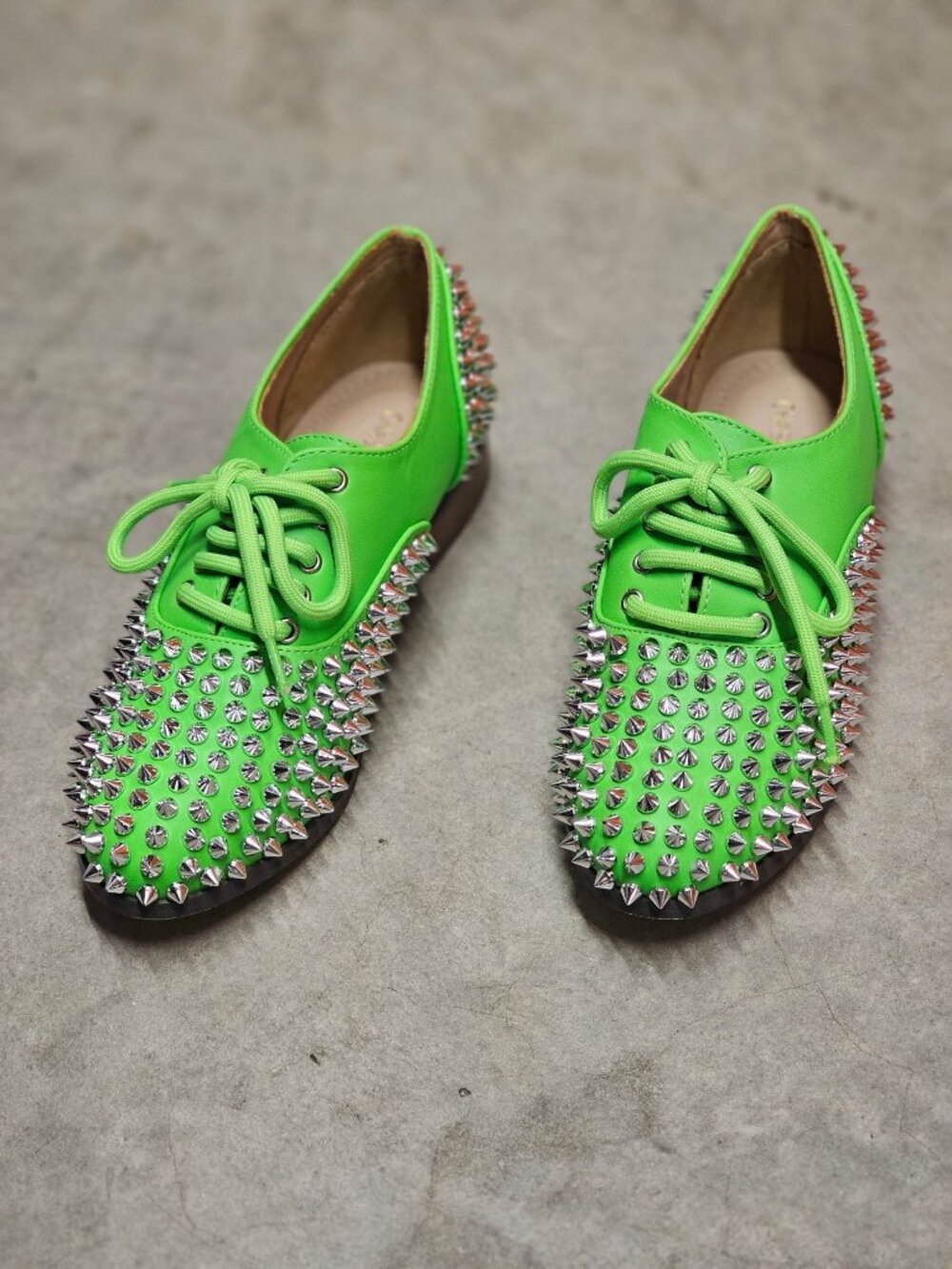Studded Green Lace-Up Oxford Shoes With Silver Spikes & Wooden Heel - Picture 15 of 16
